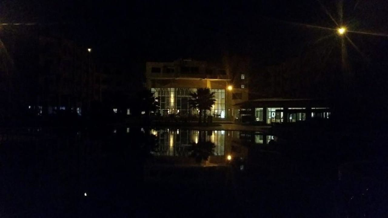 Lobby bei Nacht Skanes Serail Aquapark