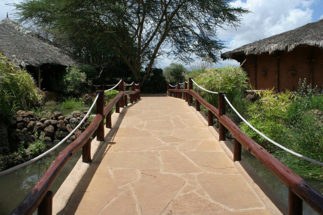 Dojście do domków Hotel Amboseli Sopa Lodge