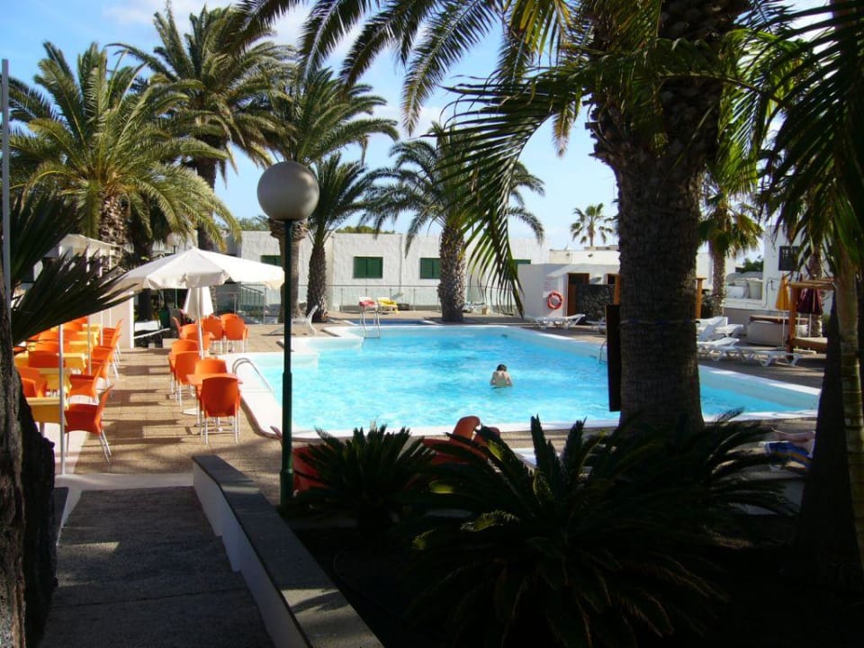 Blick vom Zimmer zum Pool Apartamentos Arena Dorada