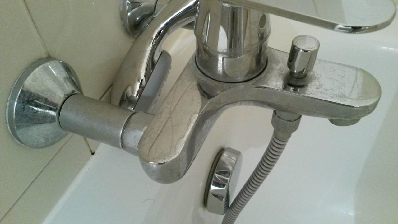 Duscharmatur am Anreisetag Campanile Val de France