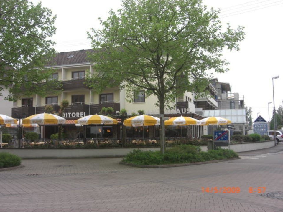Vorgelagerte Sommerterrasse mit Konditorei am Hotel Hotel Knaus
