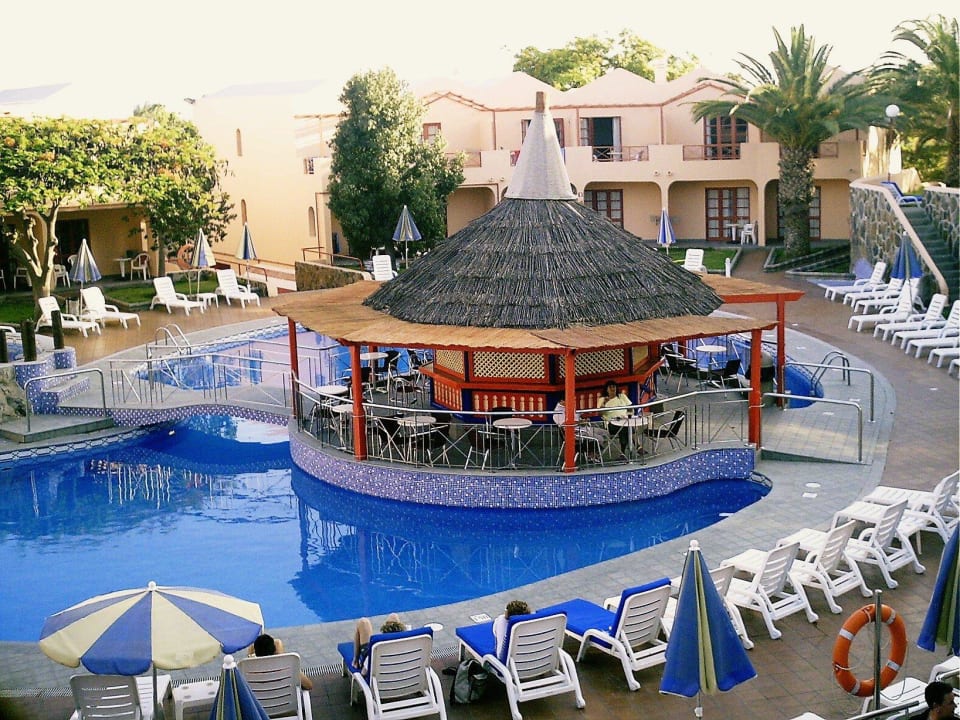 Schöner Pool mit Bar Turbo Club