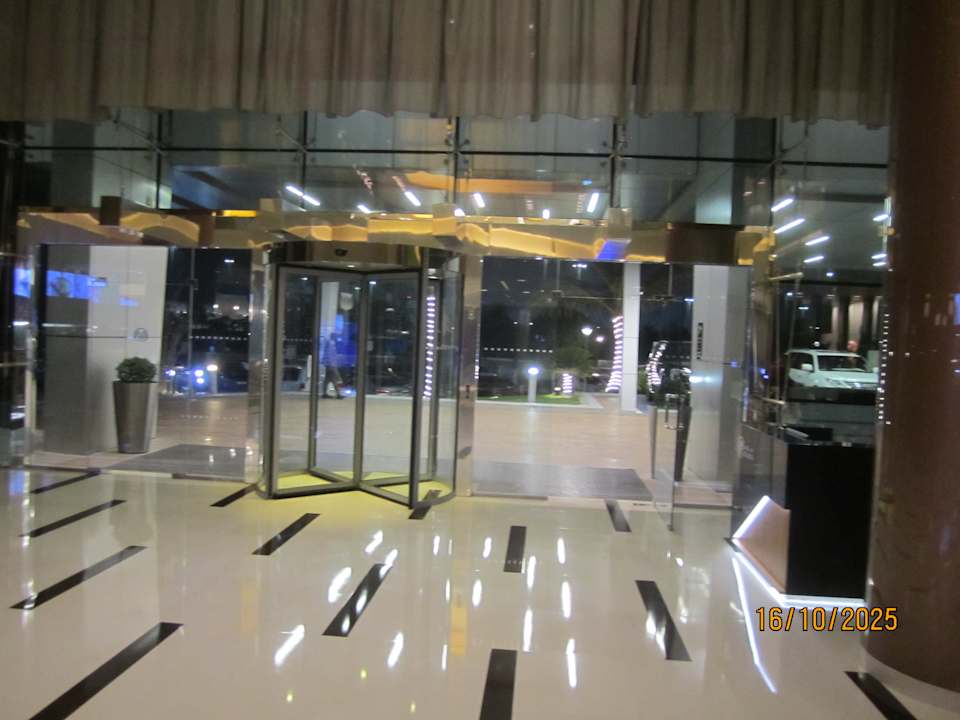 Lobby Park Rotana Abu Dhabi