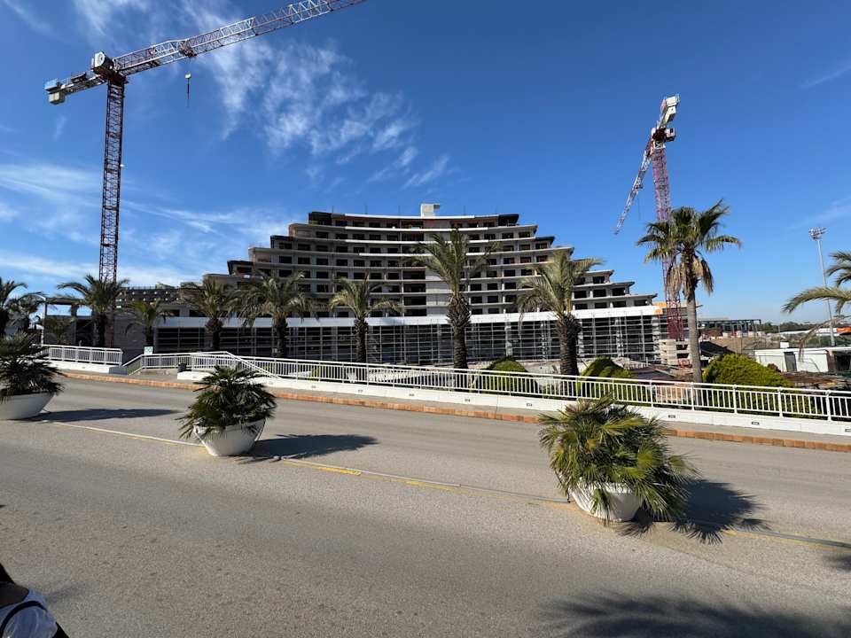 Außenansicht Hotel Miracle Resort