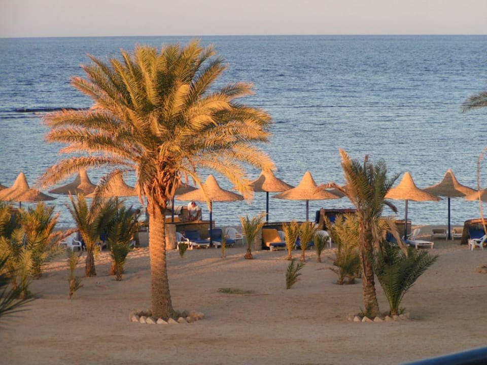 Hotelanlage bei Sonnenuntergang Utopia Beach Club