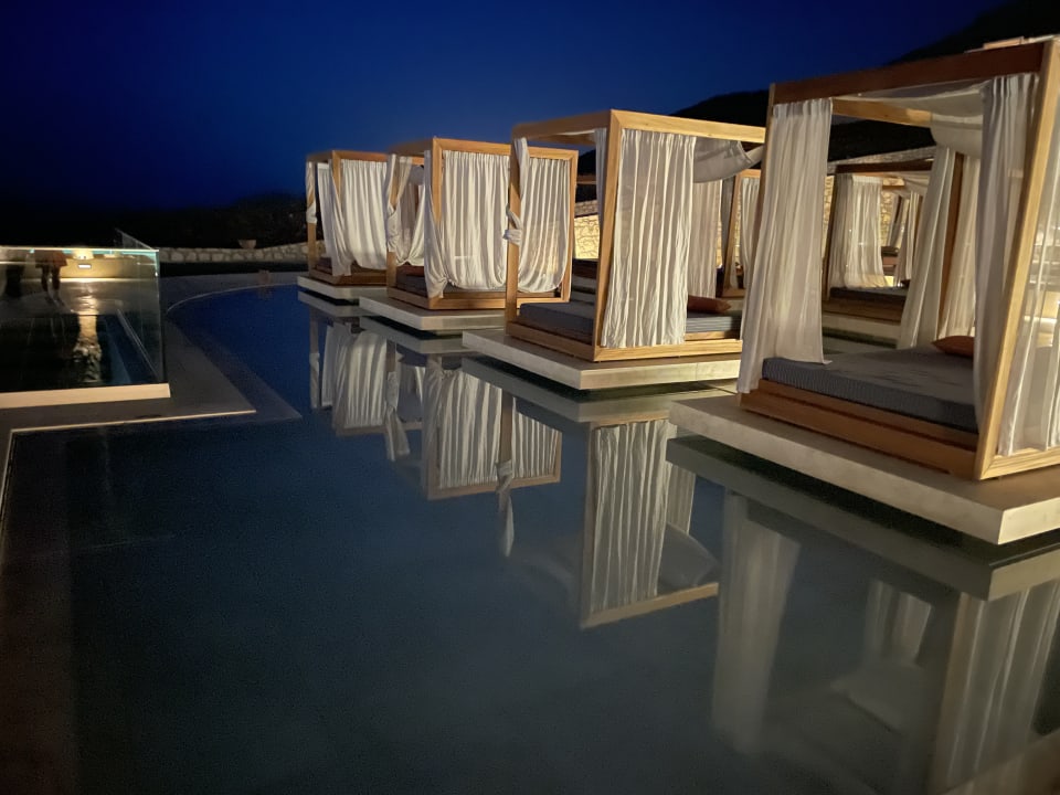 Pool The Royal Senses Resort, Curio Collection by Hilton