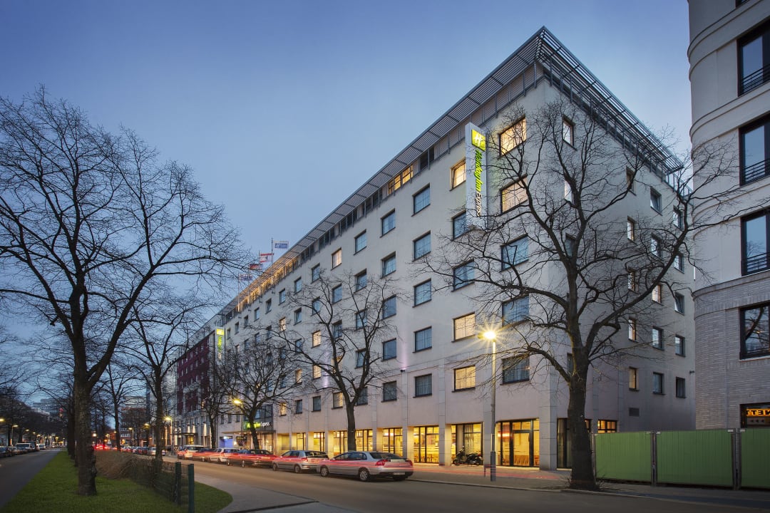 Außenansicht Holiday Inn Express Berlin City Center