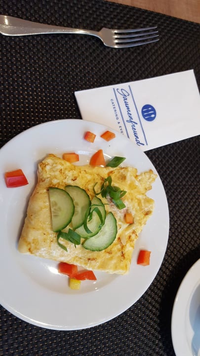 Das leckere Omelett von John beim Frühstück H4 Hotel München Messe
