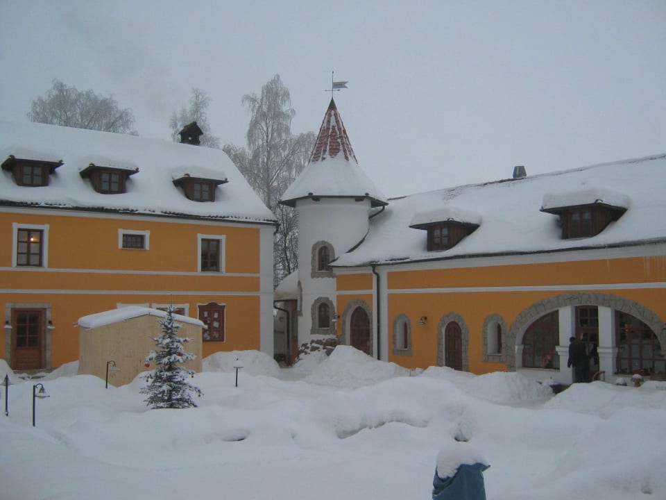 Innenhof im Winter Hotel U Spejcharu