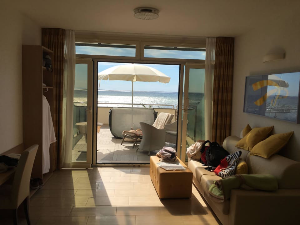 Blick vom Bett zum Balkon Hotel I Ginepri
