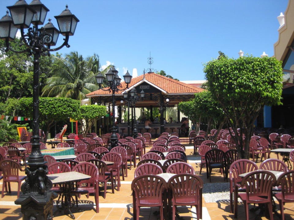 Plätze zur Show Bühne und Bar Hotel Riu Tequila