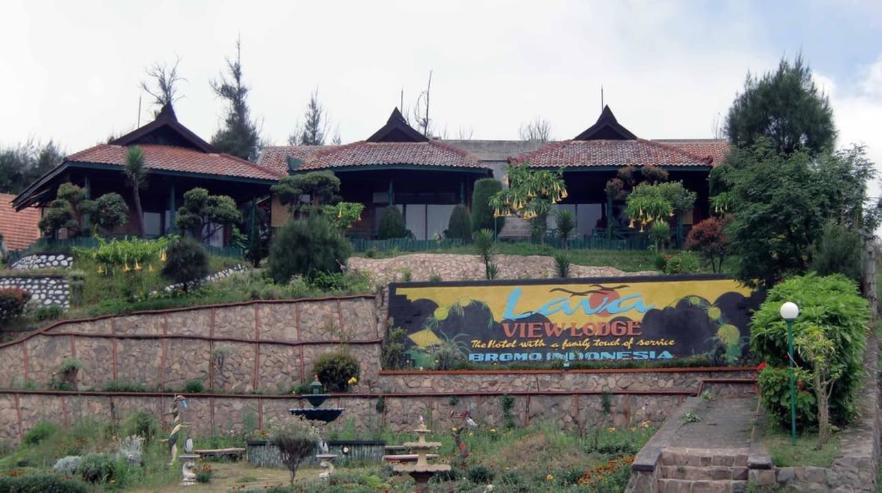 Eingang zur Anlage Lava View Lodge Hotel Probolinggo