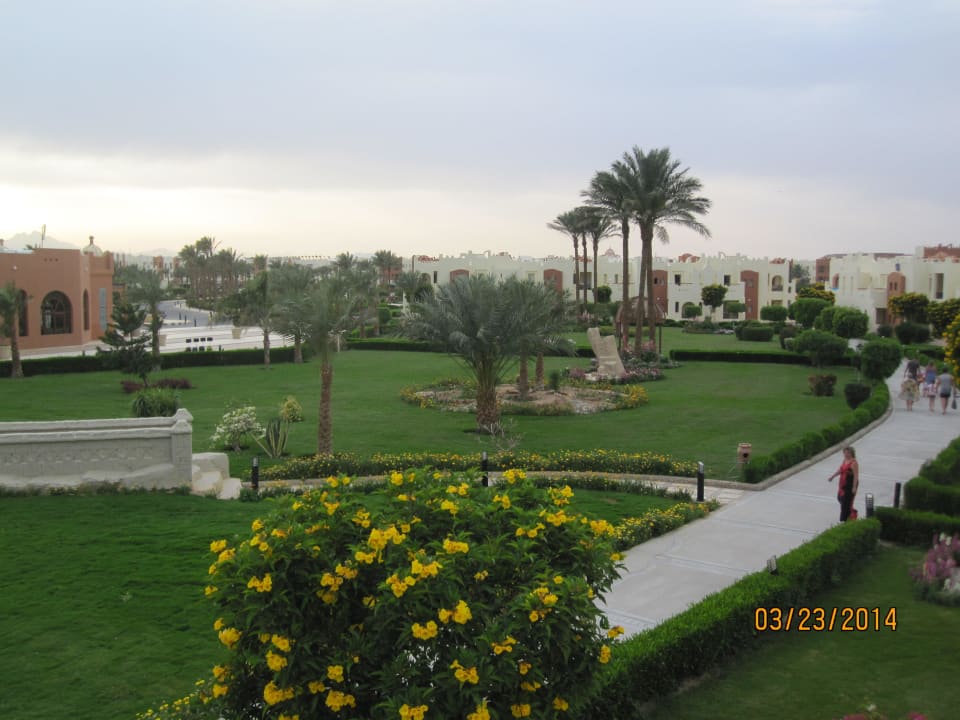 Небольшая часть территории отеля SUNRISE Royal Makadi Resort