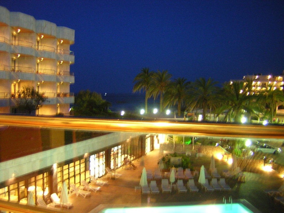 Ausblick bei Nacht Hotel Serrano Palace