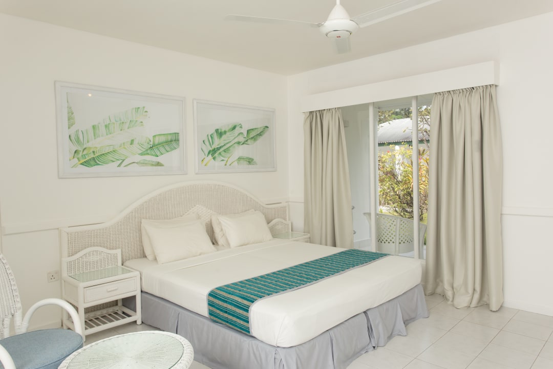 Zimmer Equator Village Resort