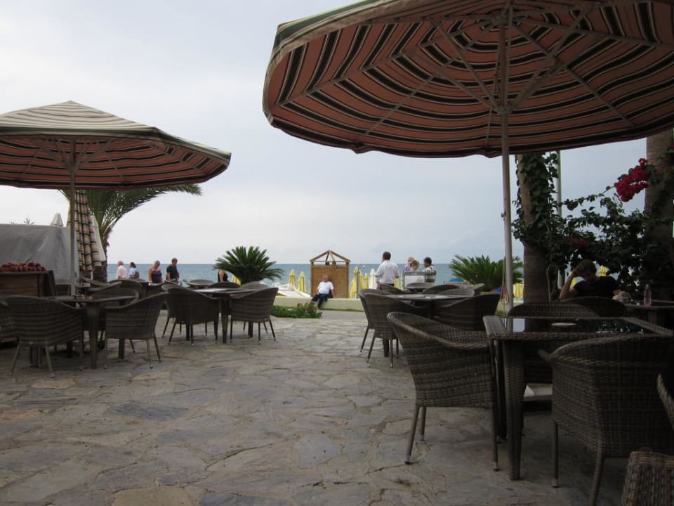 Blick vom Restaurant zum Strand Side Bay Hotel