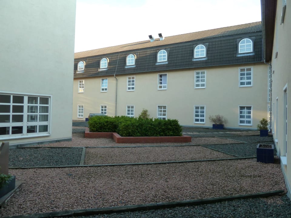 Blick in den Innenhof ibis Styles Leipzig