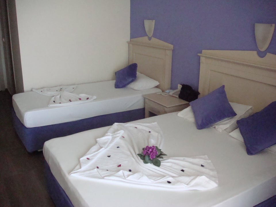 Täglich sehr schön hergerichtete Zimmer Club Turtas Beach Hotel