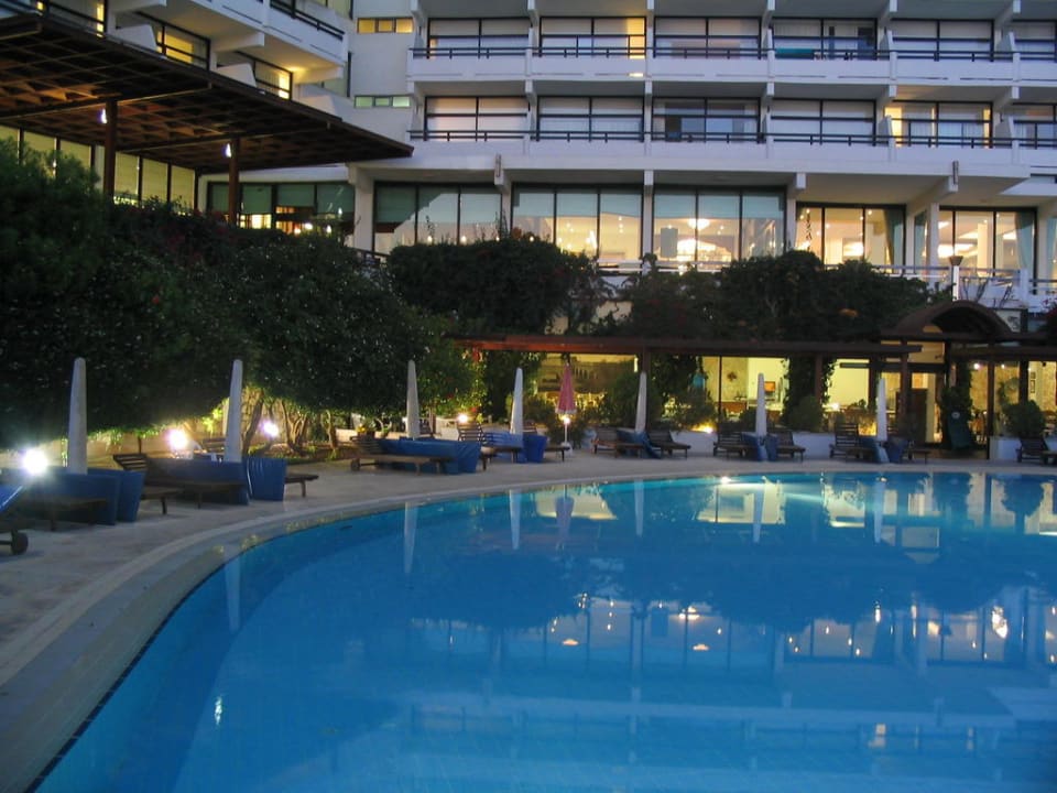 Haupthaus vom Pool Hotel Grecian Bay