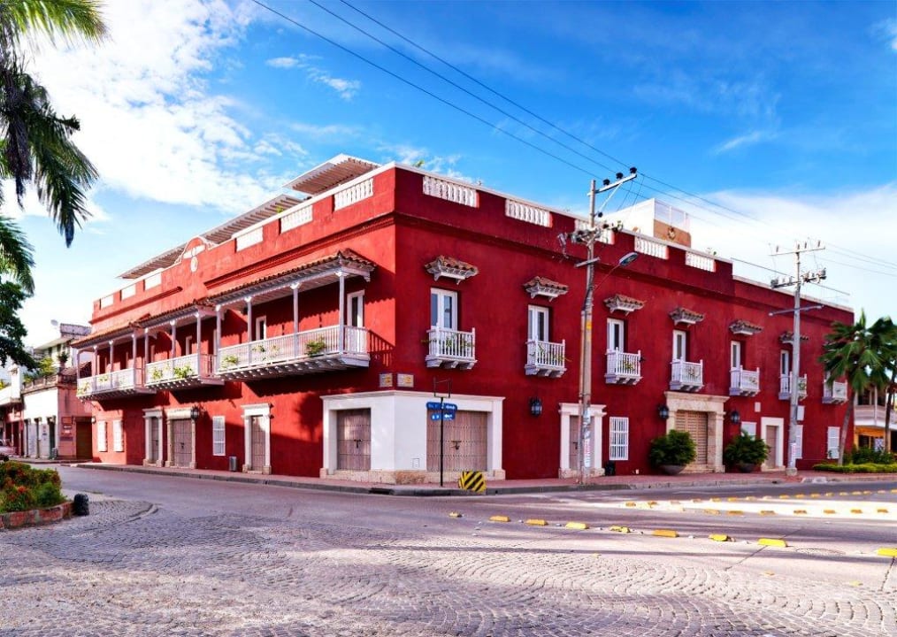 Main entrance GHL Hotel Armería Real