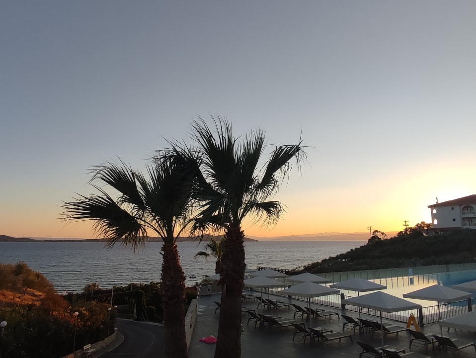 Gartenanlage Akrathos Beach Hotel