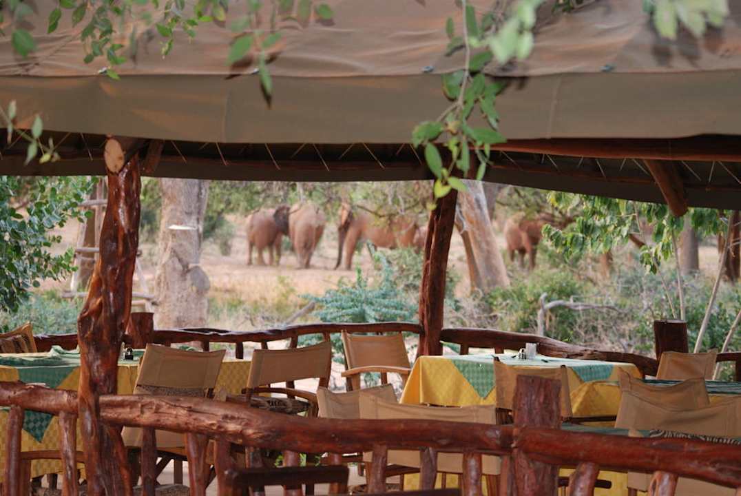Blick vom Restaurant Hotel Ndololo Safari Camp