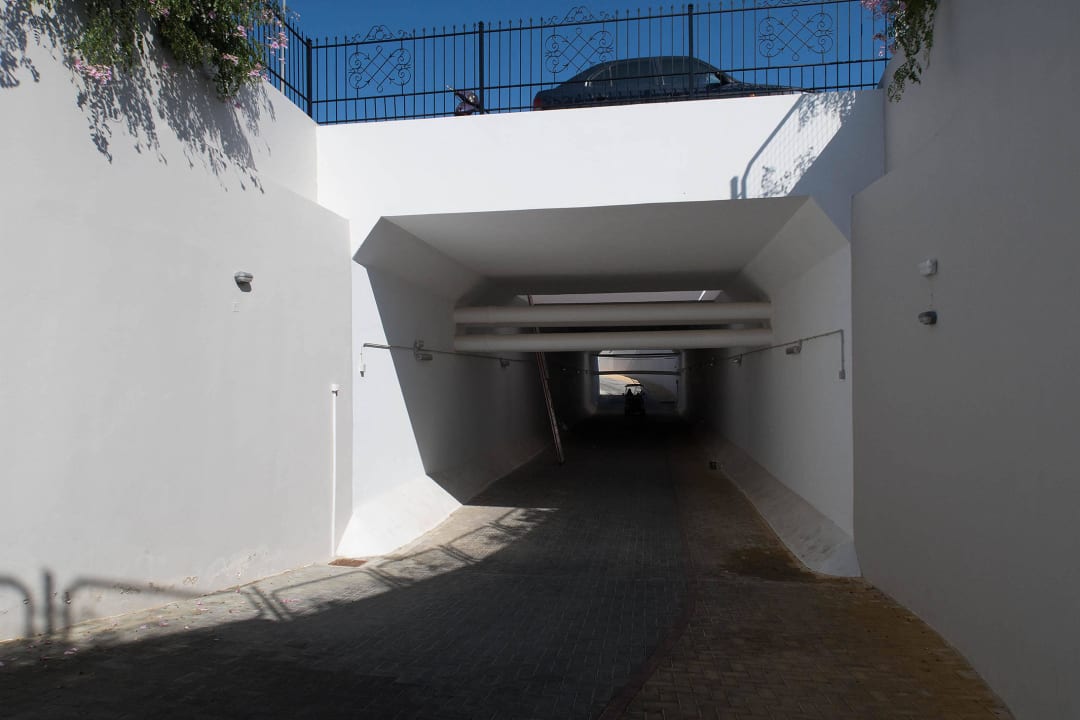 Strassenunterführung Anemos Luxury Grand Resort