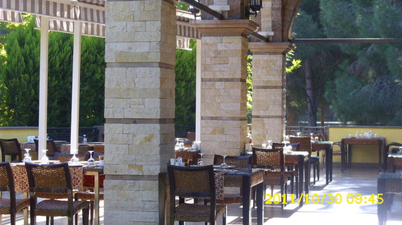 Sitzmöglichkeiten im "Kebabistan" Voyage Belek Golf & Spa