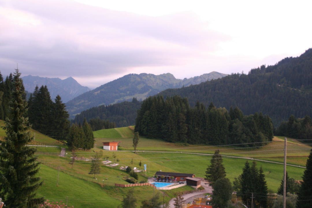 Blick zum Felsenbad Berghotel Tirol