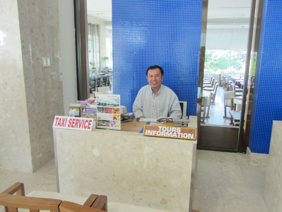 Direkt beim Ein/Ausgang Hotel Grand Jomtien Palace