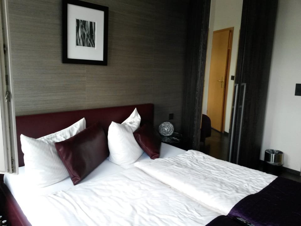 Zimmer mit Spiegeltür Hotel Fackelgarten