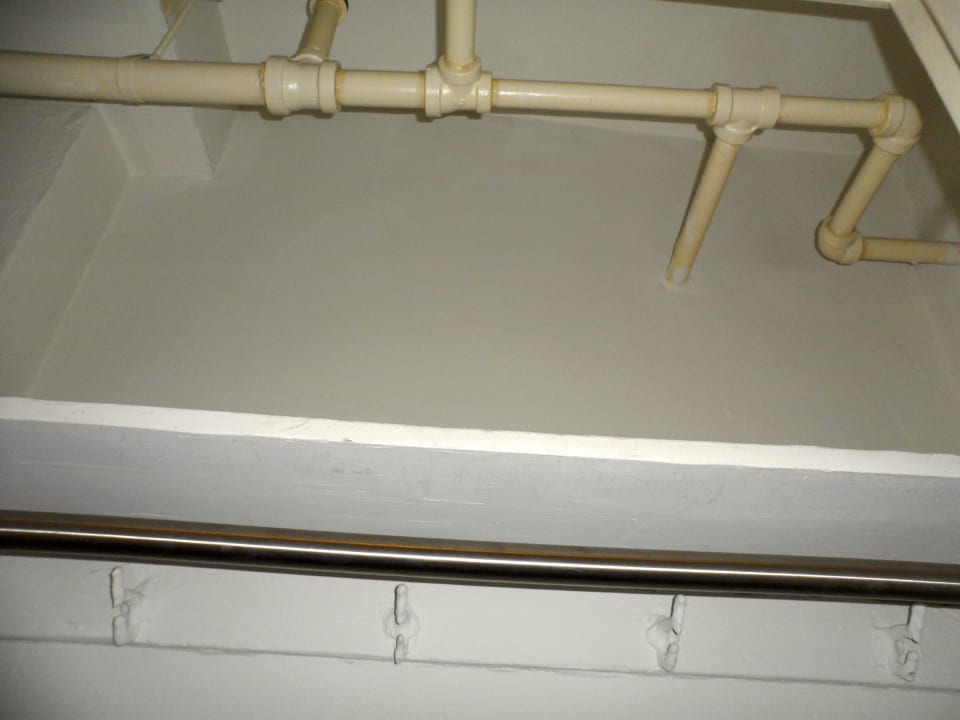 Rohre im Wandschrank Hotel Edison