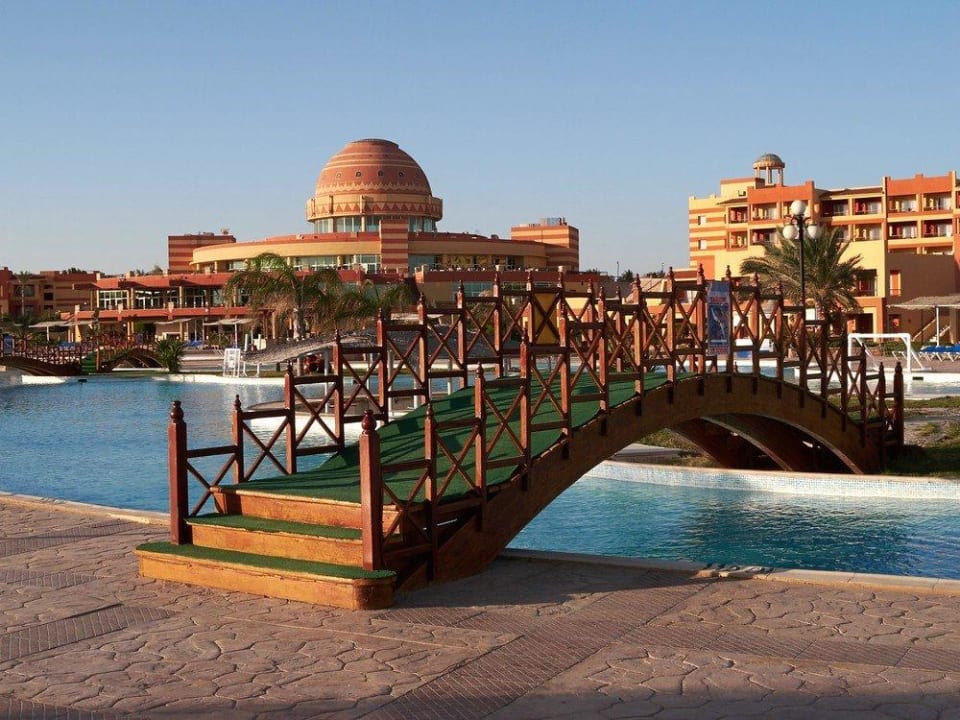Schöne Brücke... Malikia Resort Abu Dabbab