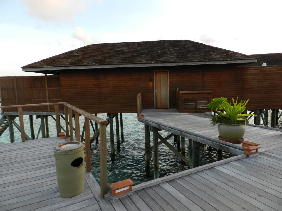 Jacuzzi-Water-Villa Meeru Maldives Resort Island