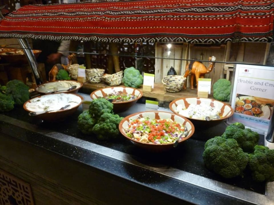 Vorspeisenbuffet DoubleTree by Hilton Resort & Spa Marjan Island