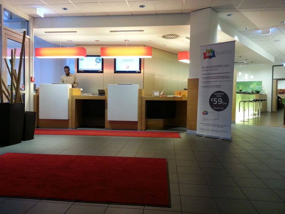 Rezeption B&B Hotel Aachen-Hbf