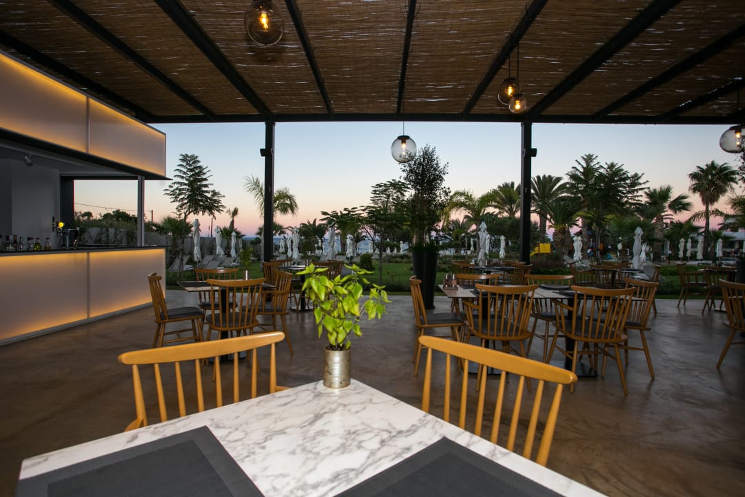 Gastro Crystal Springs Beach Hotel