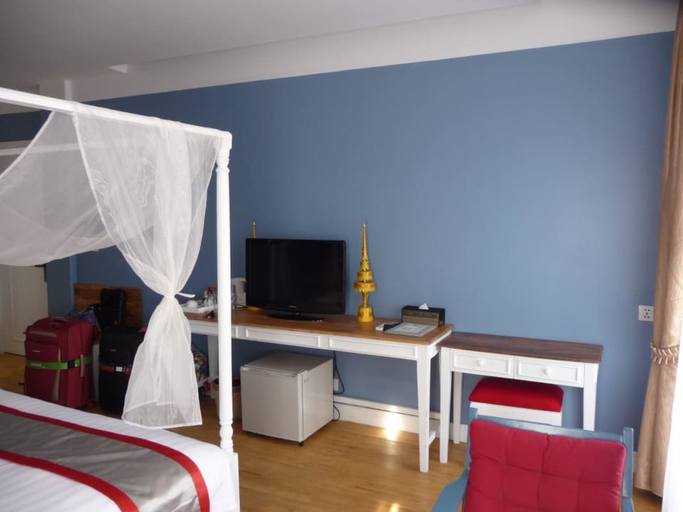 Schreibtisch mit TV Hotel Frangipani Royal Palace