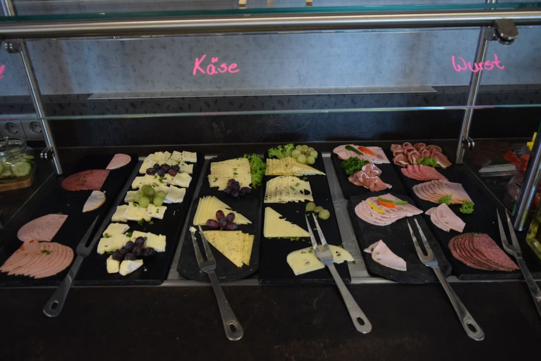 Gastro Holiday Inn - the niu, Hide Berlin Friedrichshain