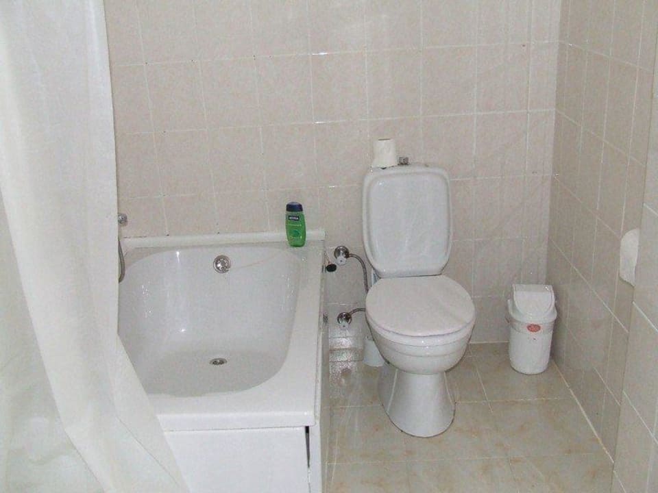 Economy Zimmer Bad Dream Family Club