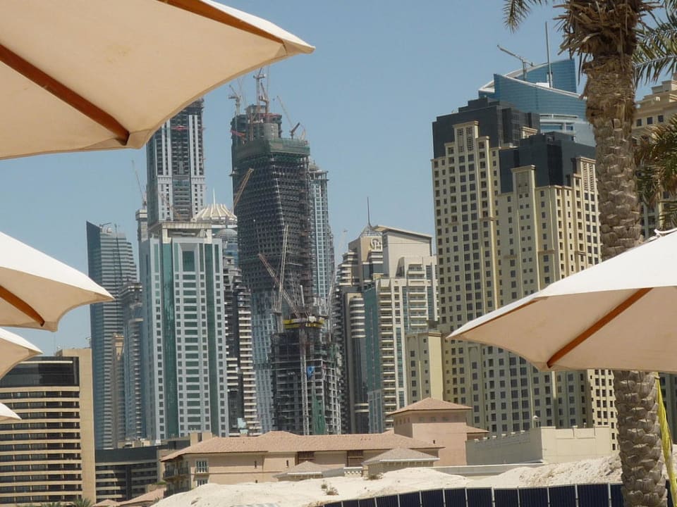 Umgebung am Strand des Hilton Jumeirah Beach Golden Sands Hotel Creek