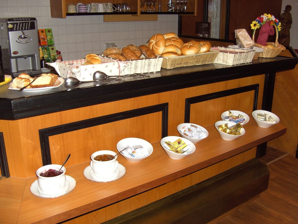 Ein Teil des Frühstückbuffets Hotel Sonnenhof Igls