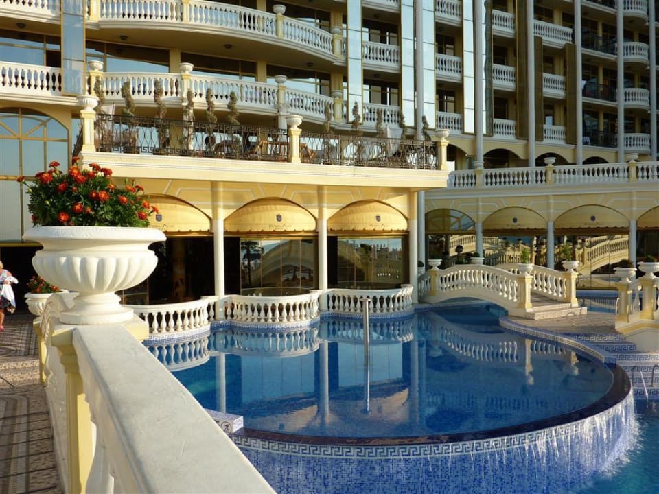 Pool Imperial Palace Hotel