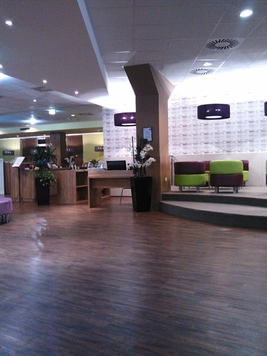 Eingangsbereich Mercure Hotel Hamburg am Volkspark