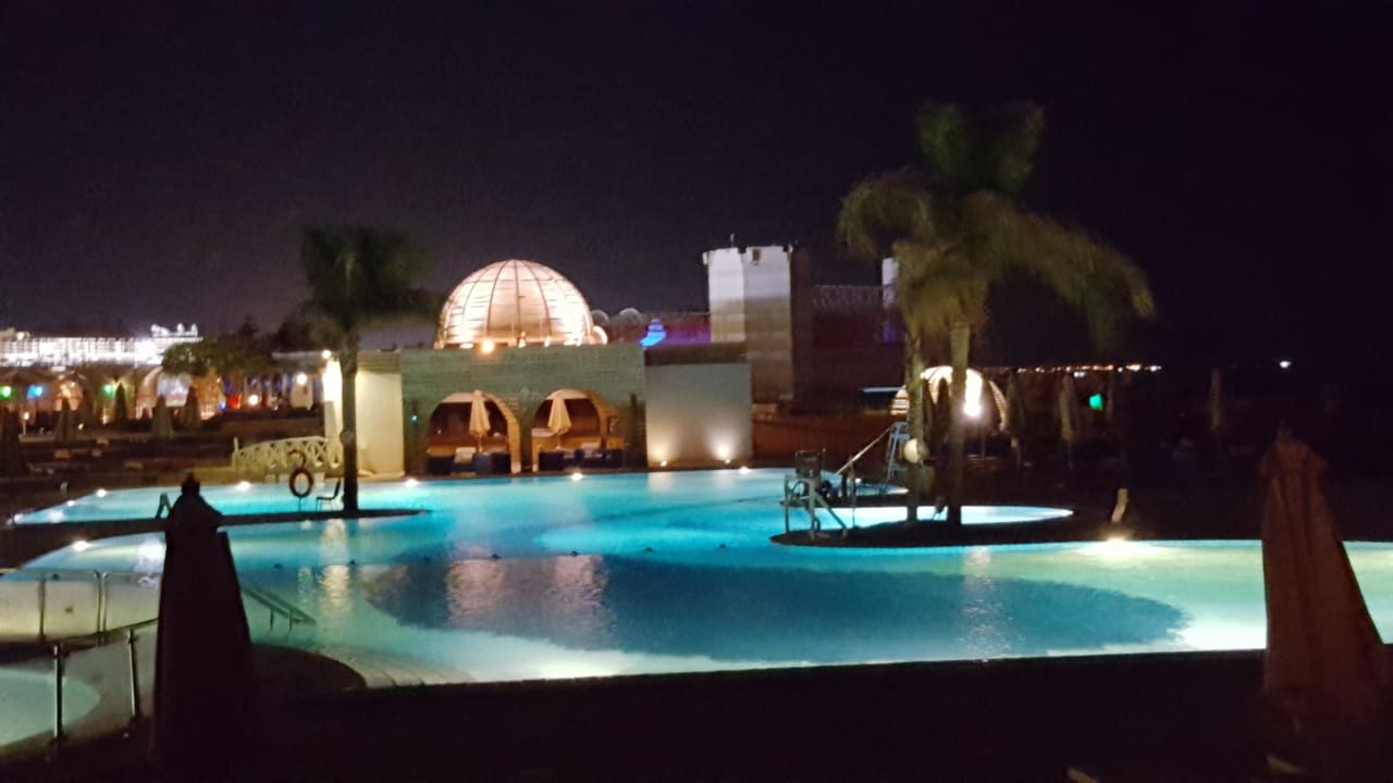 Pool am Abend  Hotel Mercure Hurghada