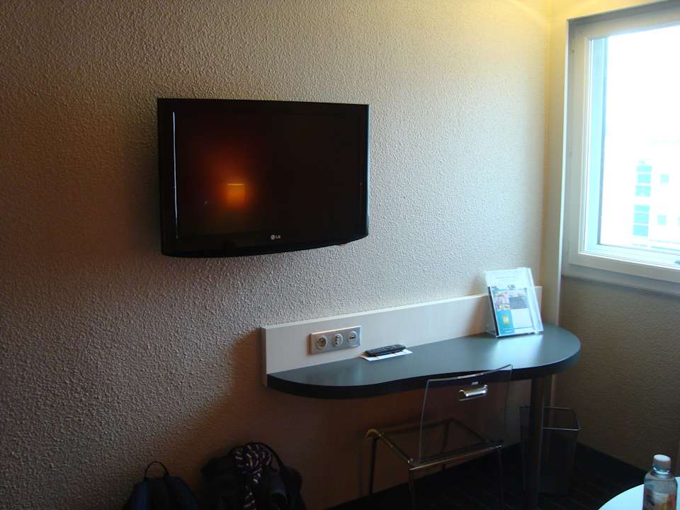 Flachbildschirm, kleiner Schreibtisch Hotel All Seasons Bordeaux Meriadeck