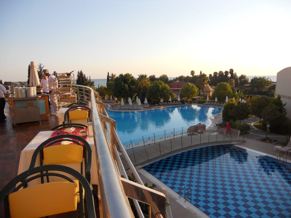Вид с террассы -2 этажа (главного ресторана) Horus Paradise Luxury Resort & Club