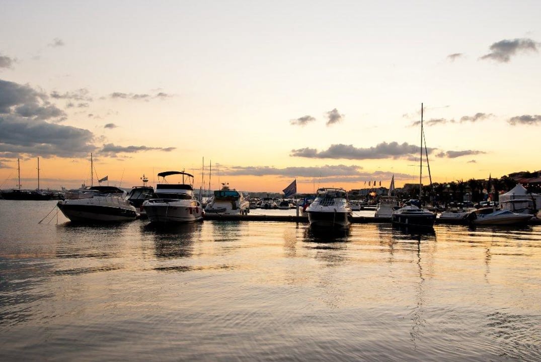 Přístav Hotel Sineva Beach