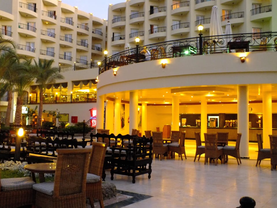 Вид - бар, сад и часть отеля Le Jardin Aqua Park Resort