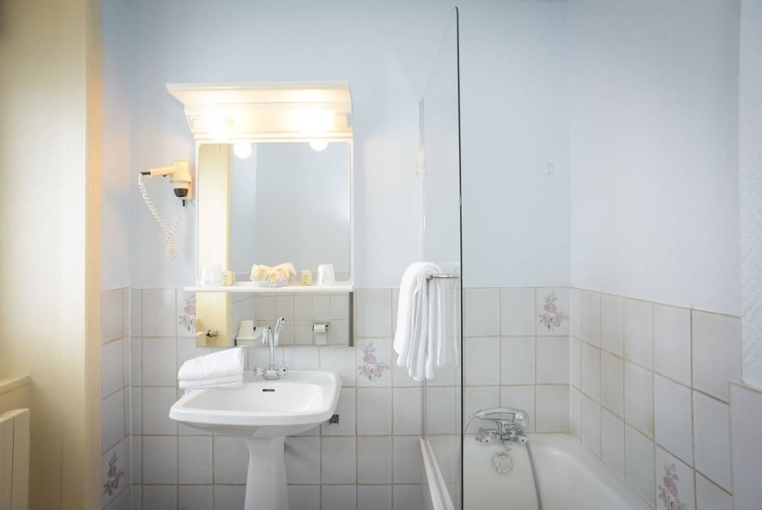 A bathroom of a standard room Hotel De La Sélune